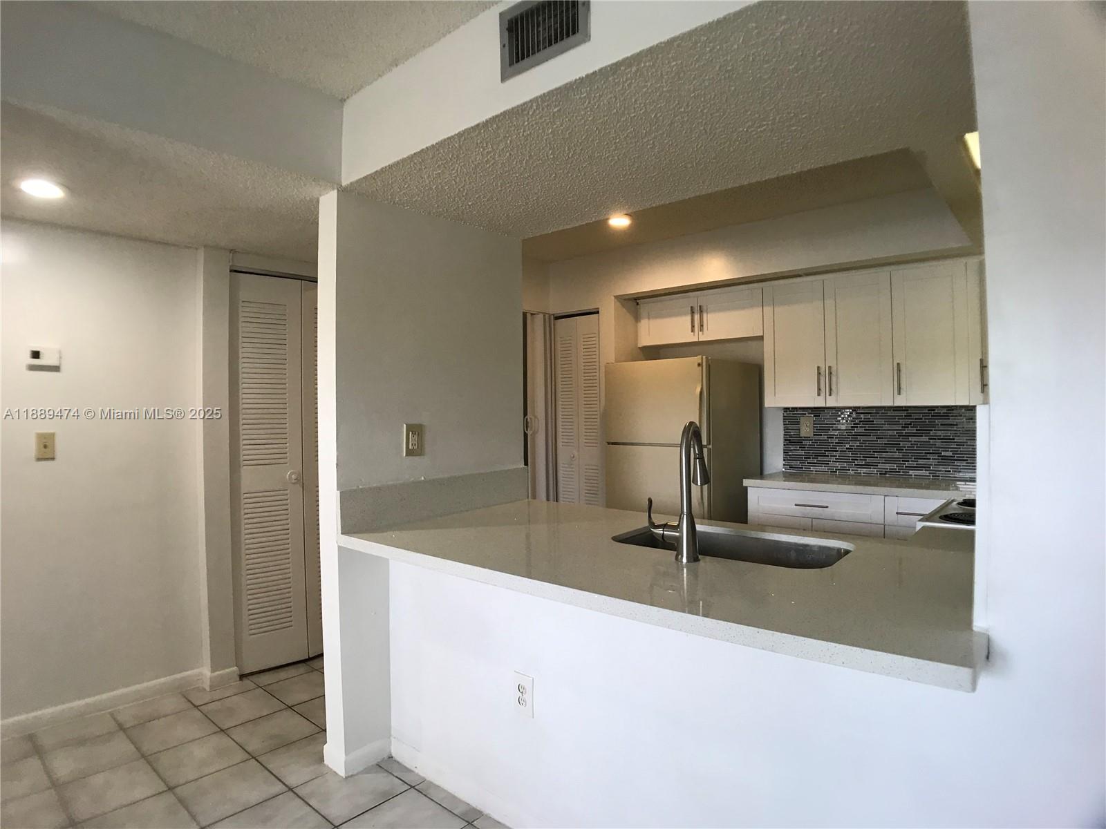LE CLUB AT OLD CUTLER CON - Residential Lease