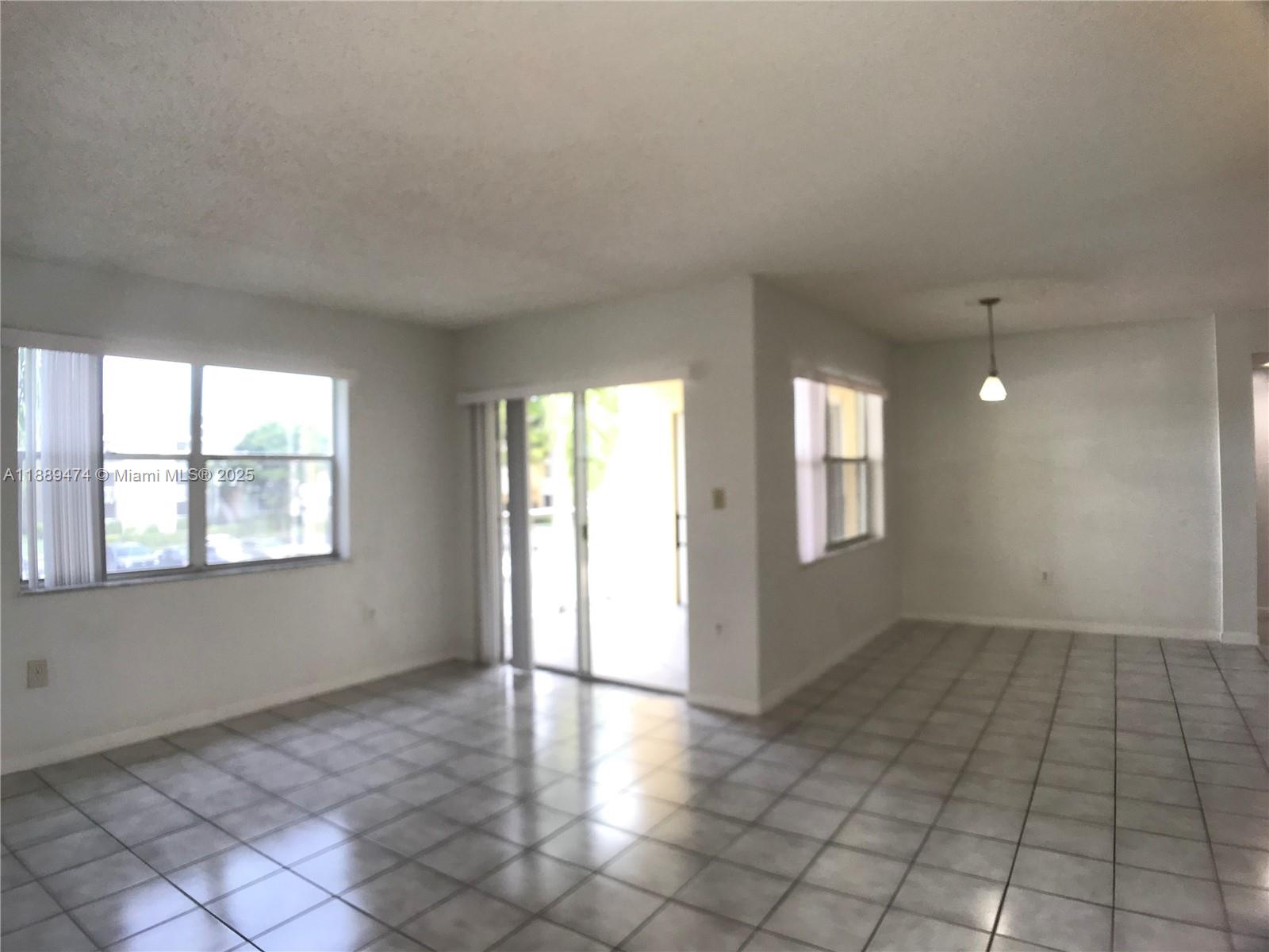 LE CLUB AT OLD CUTLER CON - Residential Lease