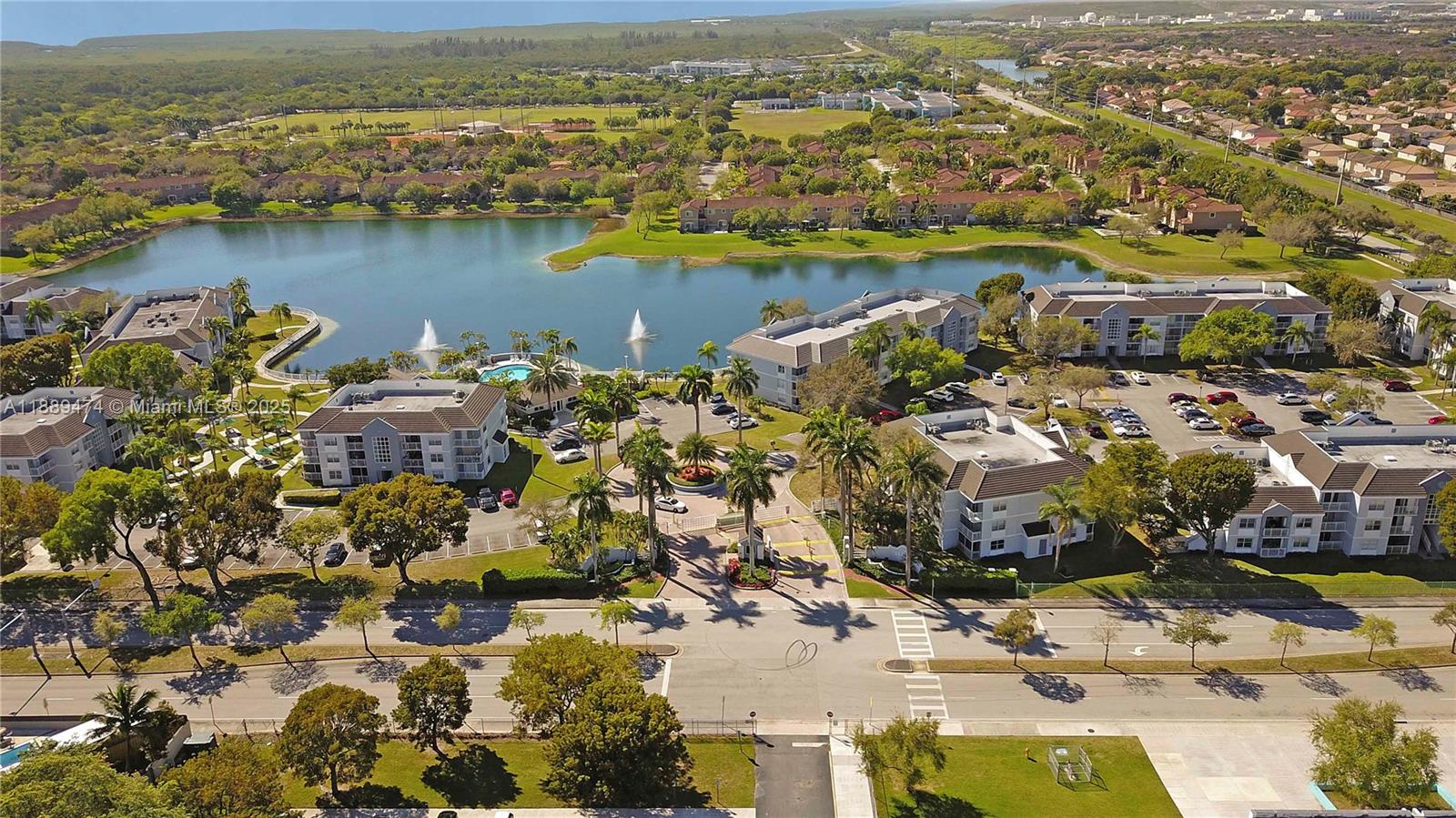 LE CLUB AT OLD CUTLER CON - Residential Lease