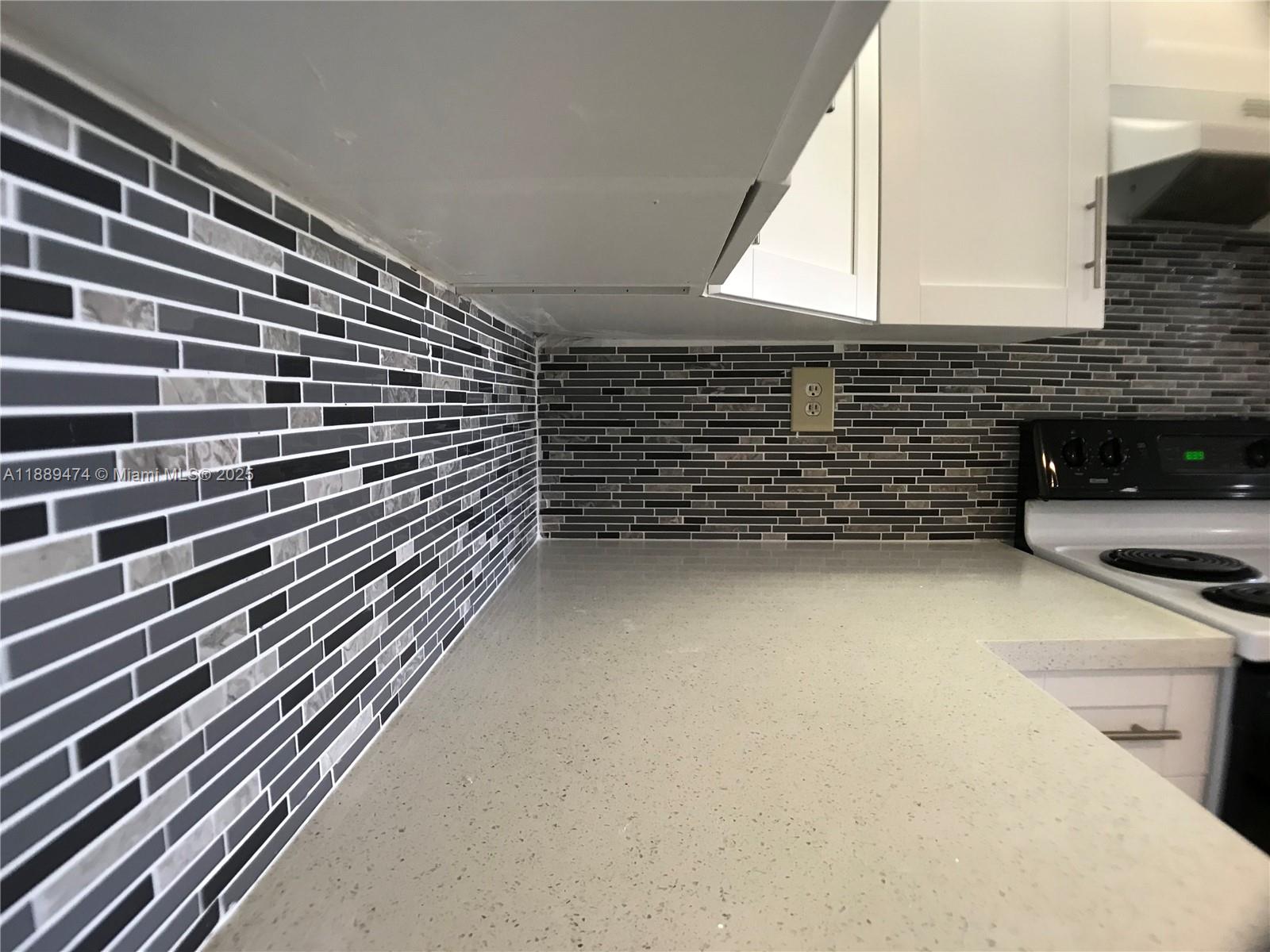 LE CLUB AT OLD CUTLER CON - Residential Lease