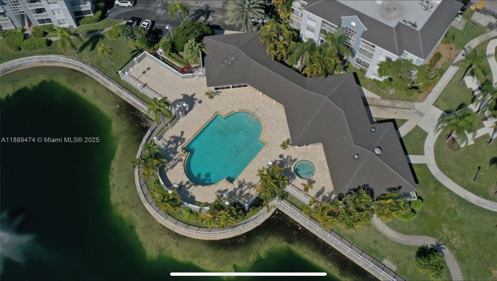 LE CLUB AT OLD CUTLER CON - Residential Lease