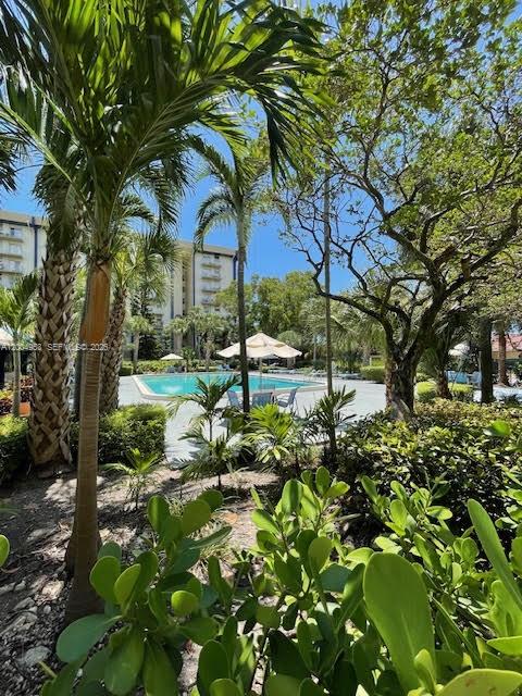 YOLANDA VILLAS CONDO - Residential