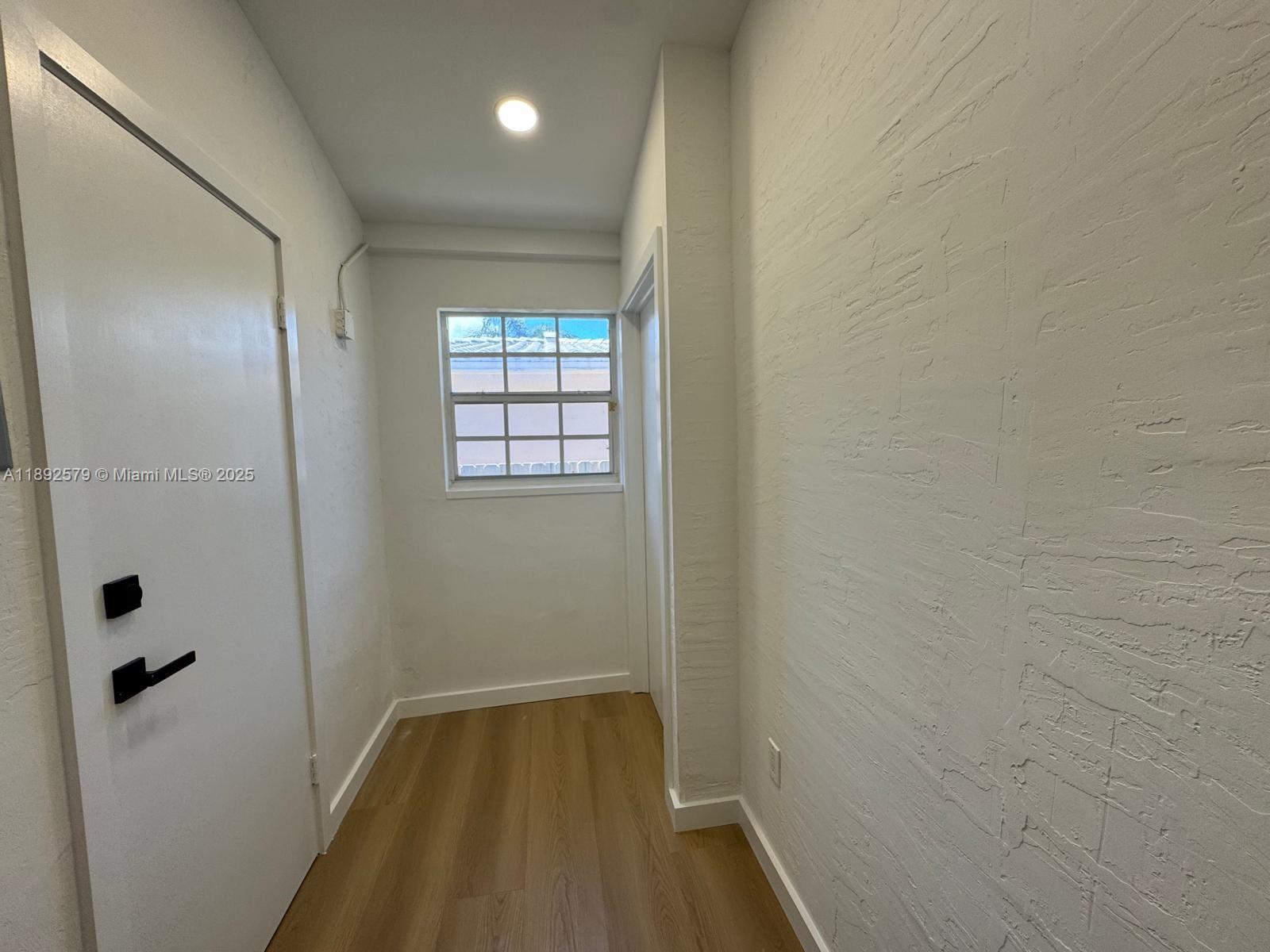HOLLYWOOD LITTLE RANCHES - Residential