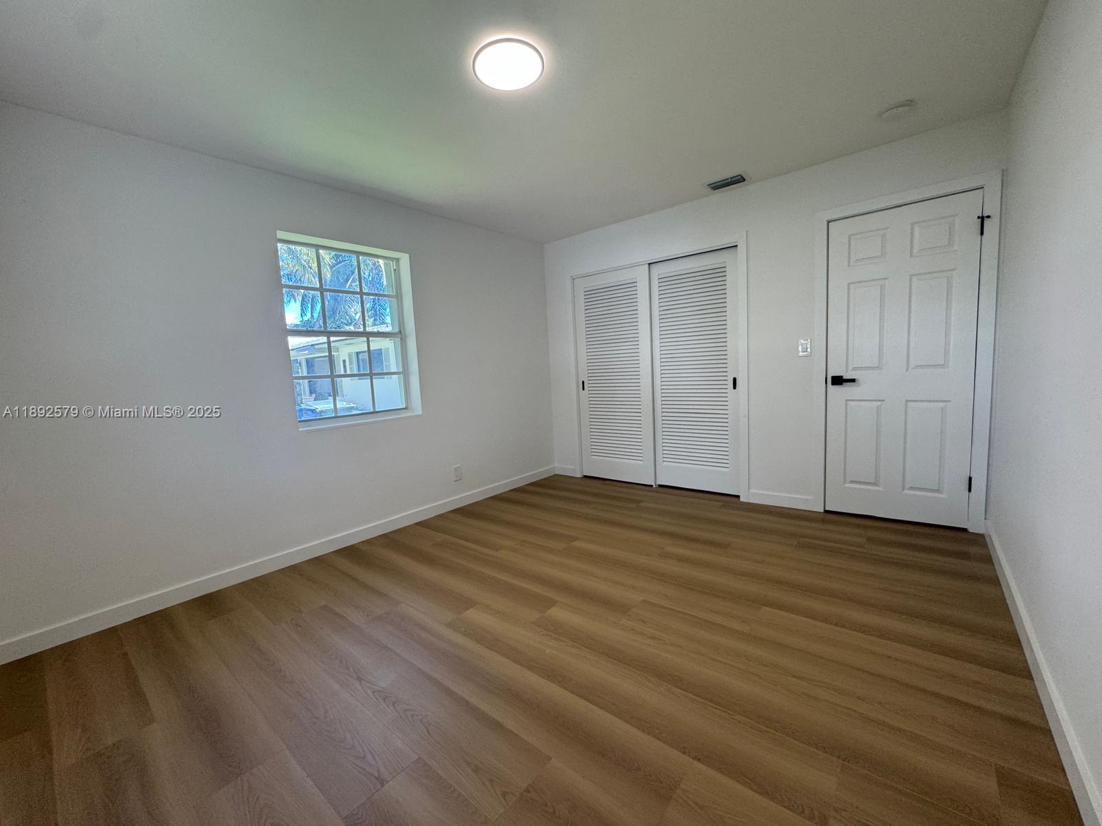 HOLLYWOOD LITTLE RANCHES - Residential