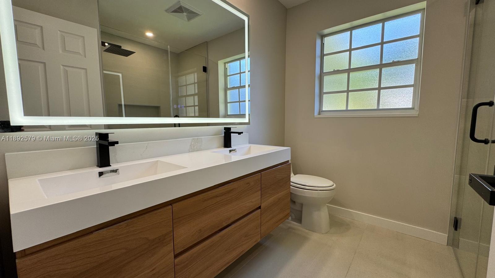 HOLLYWOOD LITTLE RANCHES - Residential