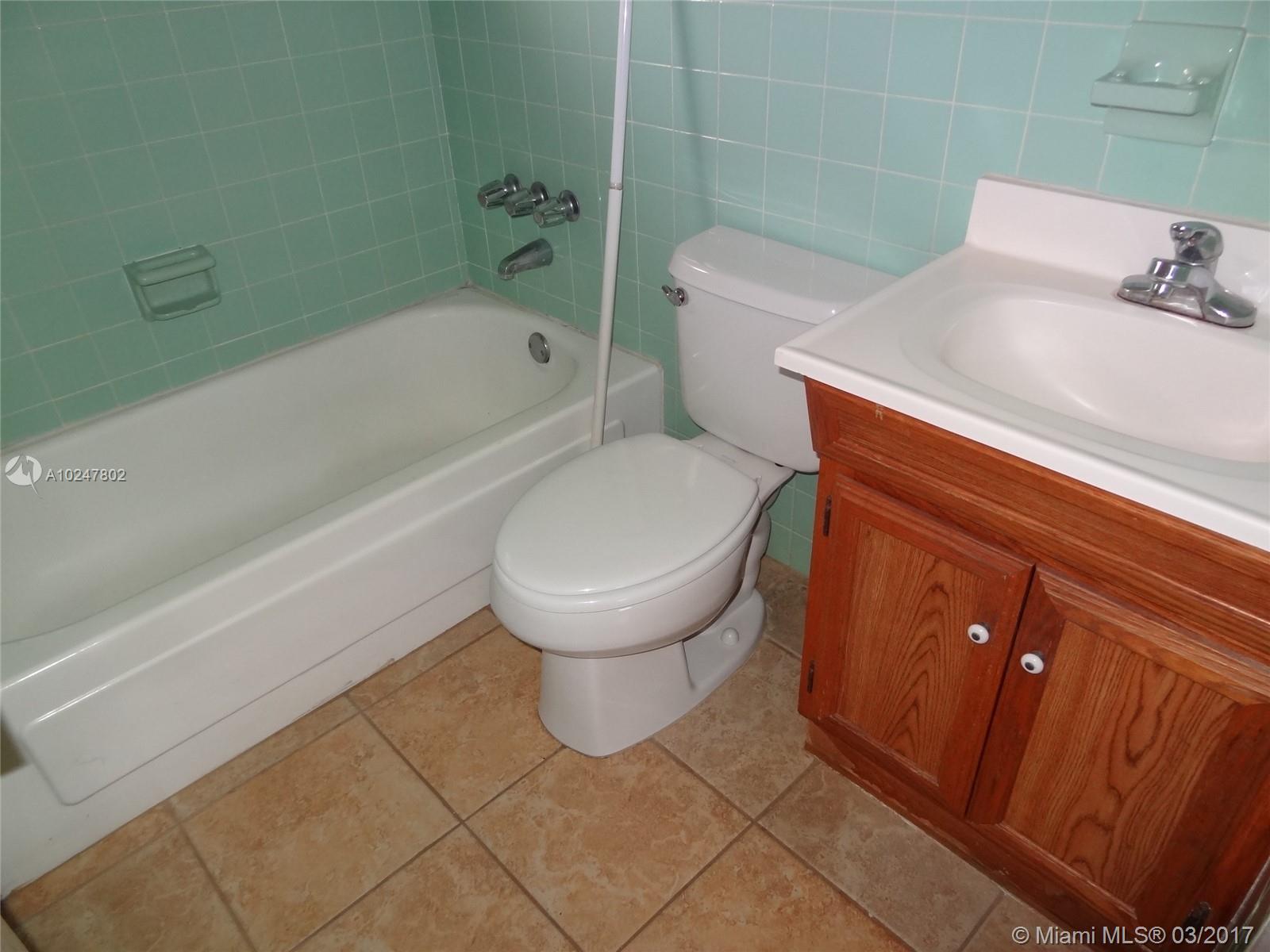 HOLLYWOOD LITTLE RANCHES - Residential Lease