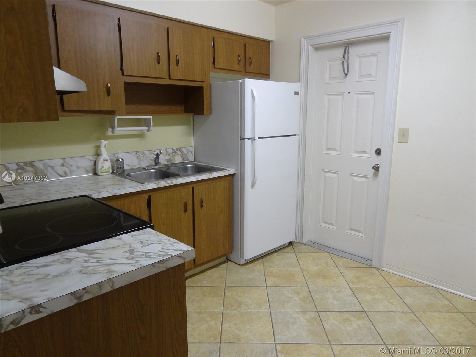 HOLLYWOOD LITTLE RANCHES - Residential Lease