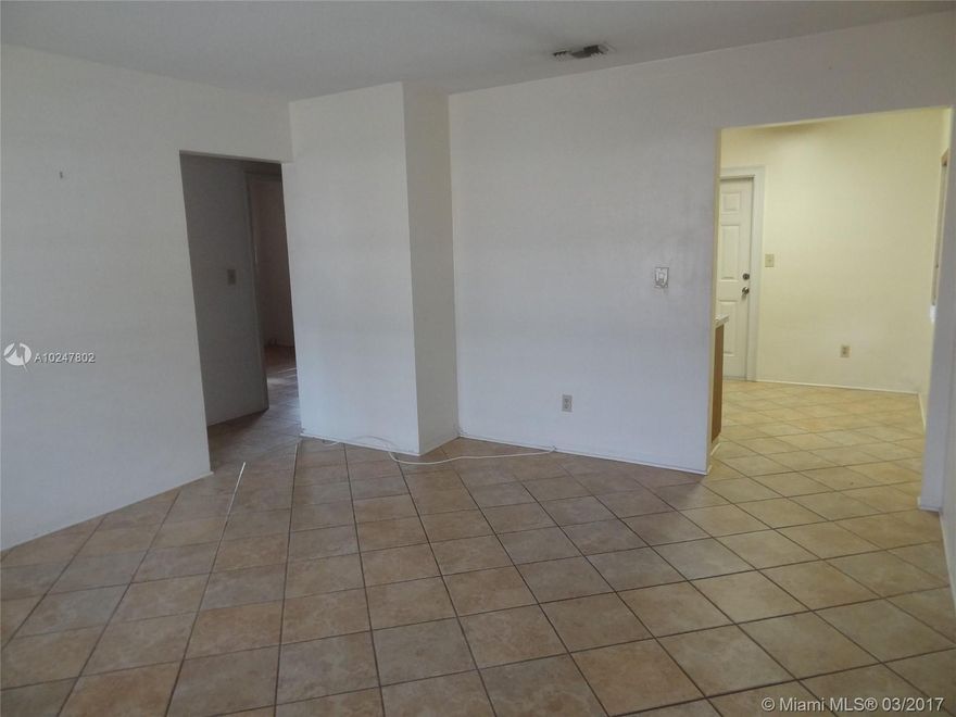 This is a very well maintained duplex with a new roof, central a/c, tiled, large bedrooms with newer appliances.  Unit comes with 1 parking spot plus one open spot. Great neighbors.  Will accept small pet with deposit. Owner is asking for good credit, clean criminal background and verifiable income of a minimum of 3x rent.