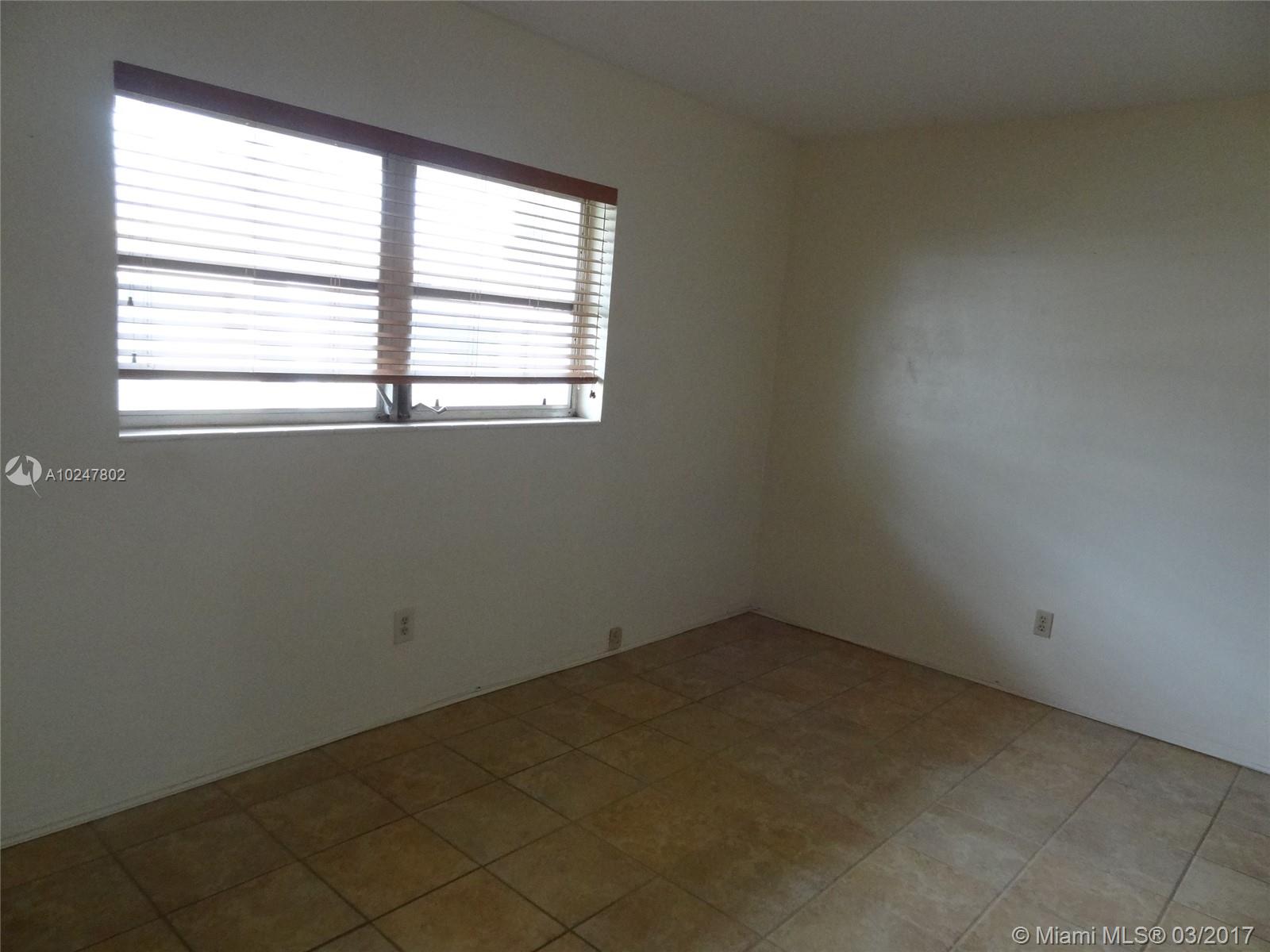 HOLLYWOOD LITTLE RANCHES - Residential Lease