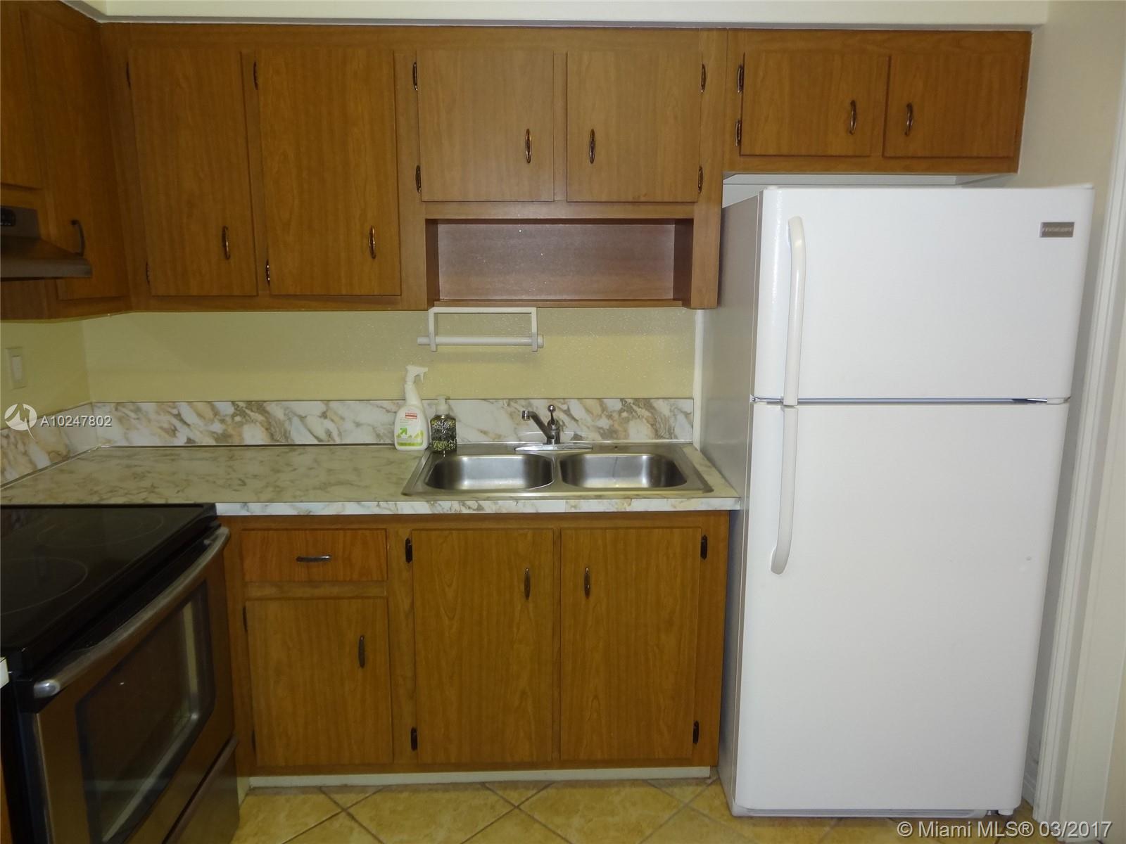 HOLLYWOOD LITTLE RANCHES - Residential Lease