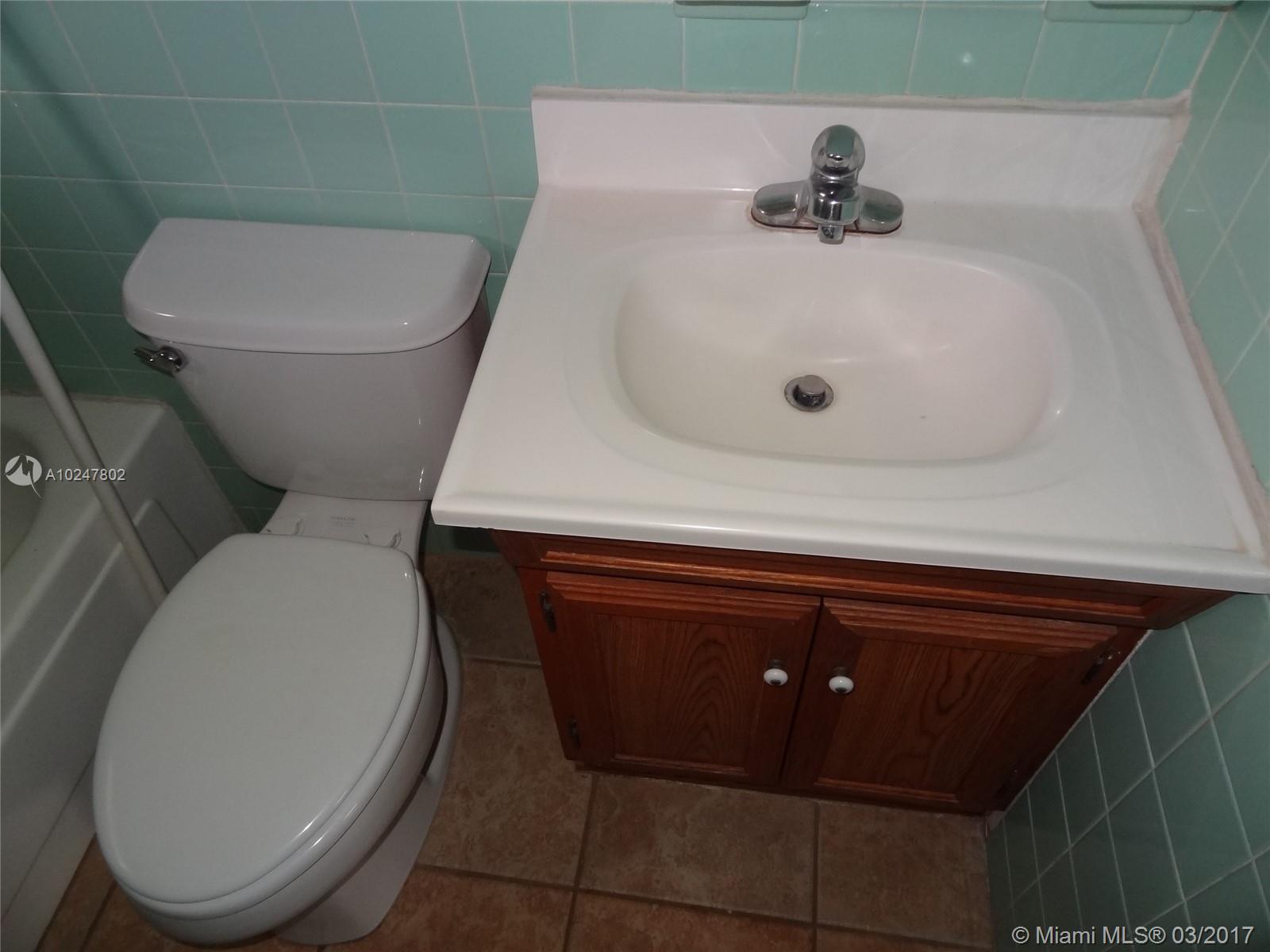 HOLLYWOOD LITTLE RANCHES - Residential Lease