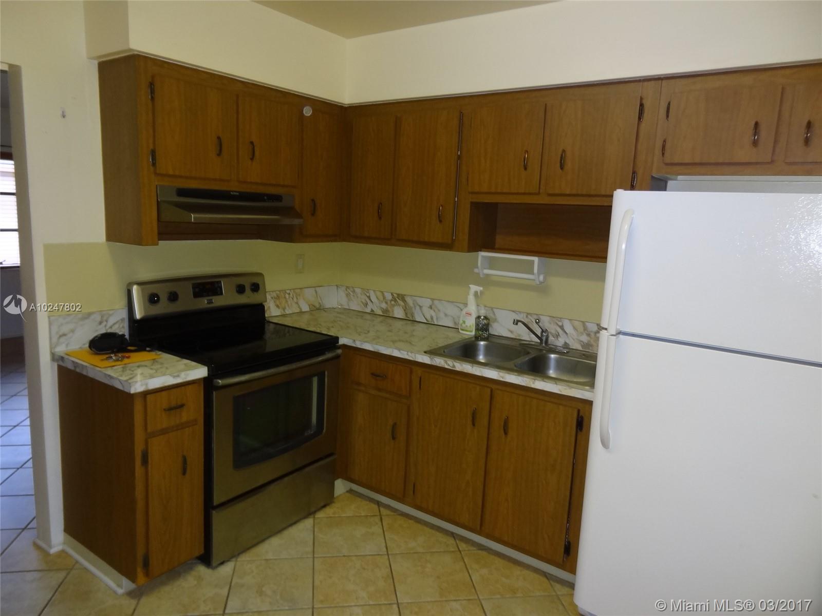 HOLLYWOOD LITTLE RANCHES - Residential Lease