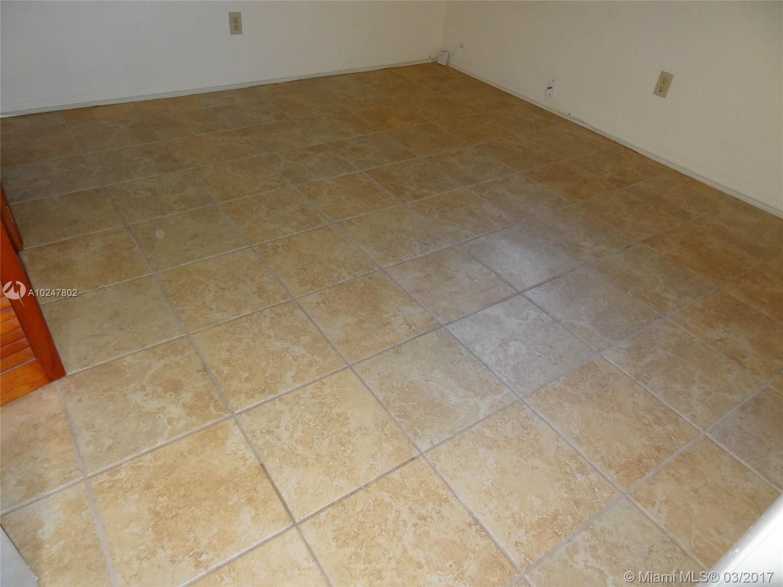 HOLLYWOOD LITTLE RANCHES - Residential Lease