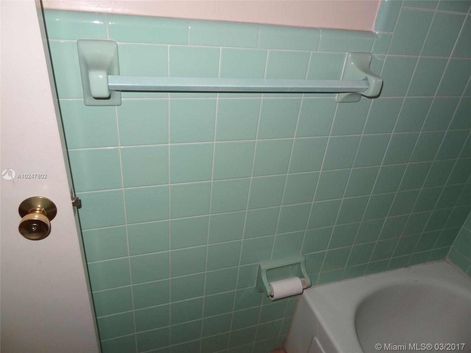 HOLLYWOOD LITTLE RANCHES - Residential Lease