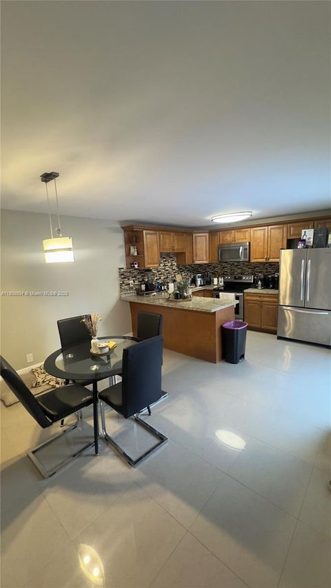 9100 SW 22nd Ct A-2 Davie FL 33324