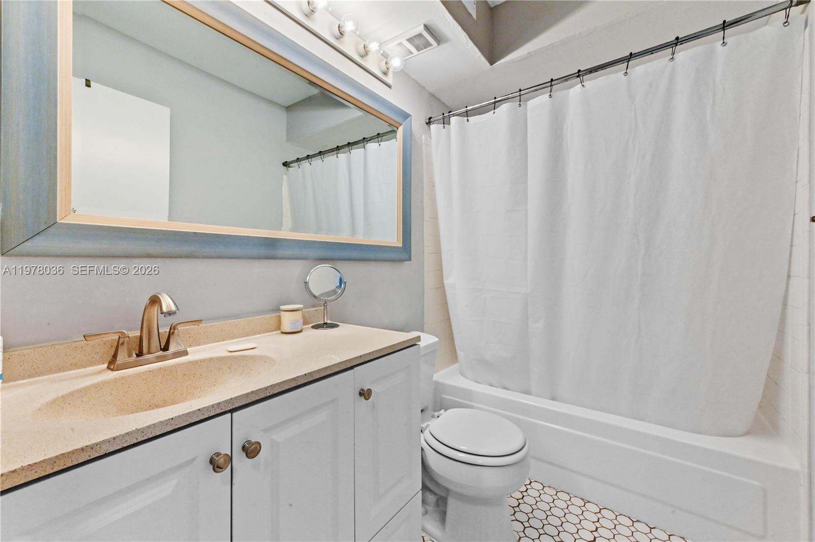 SAILBOAT POINTE CONDO - Residential