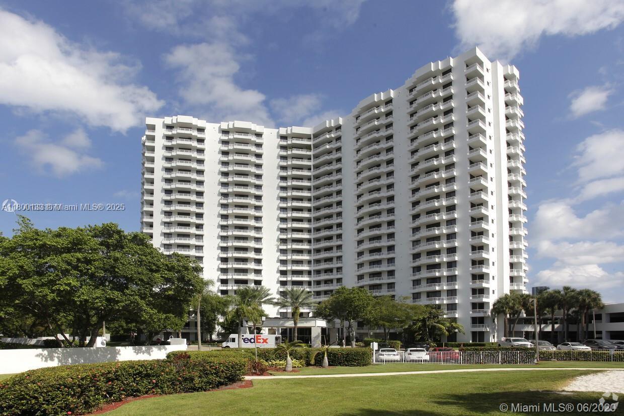 Rental Property at 3300 Ne 191st St 1801, Aventura, Miami-Dade County, Florida - Bedrooms: 2 
Bathrooms: 2  - $3,000 MO.