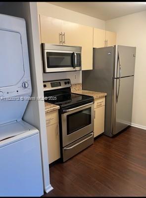 CLUB QUARTERS AT RAINTREE - Residential Lease