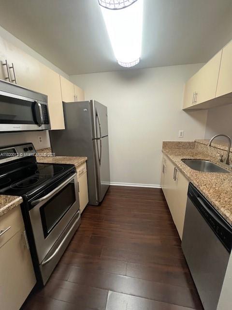 CLUB QUARTERS AT RAINTREE - Residential Lease