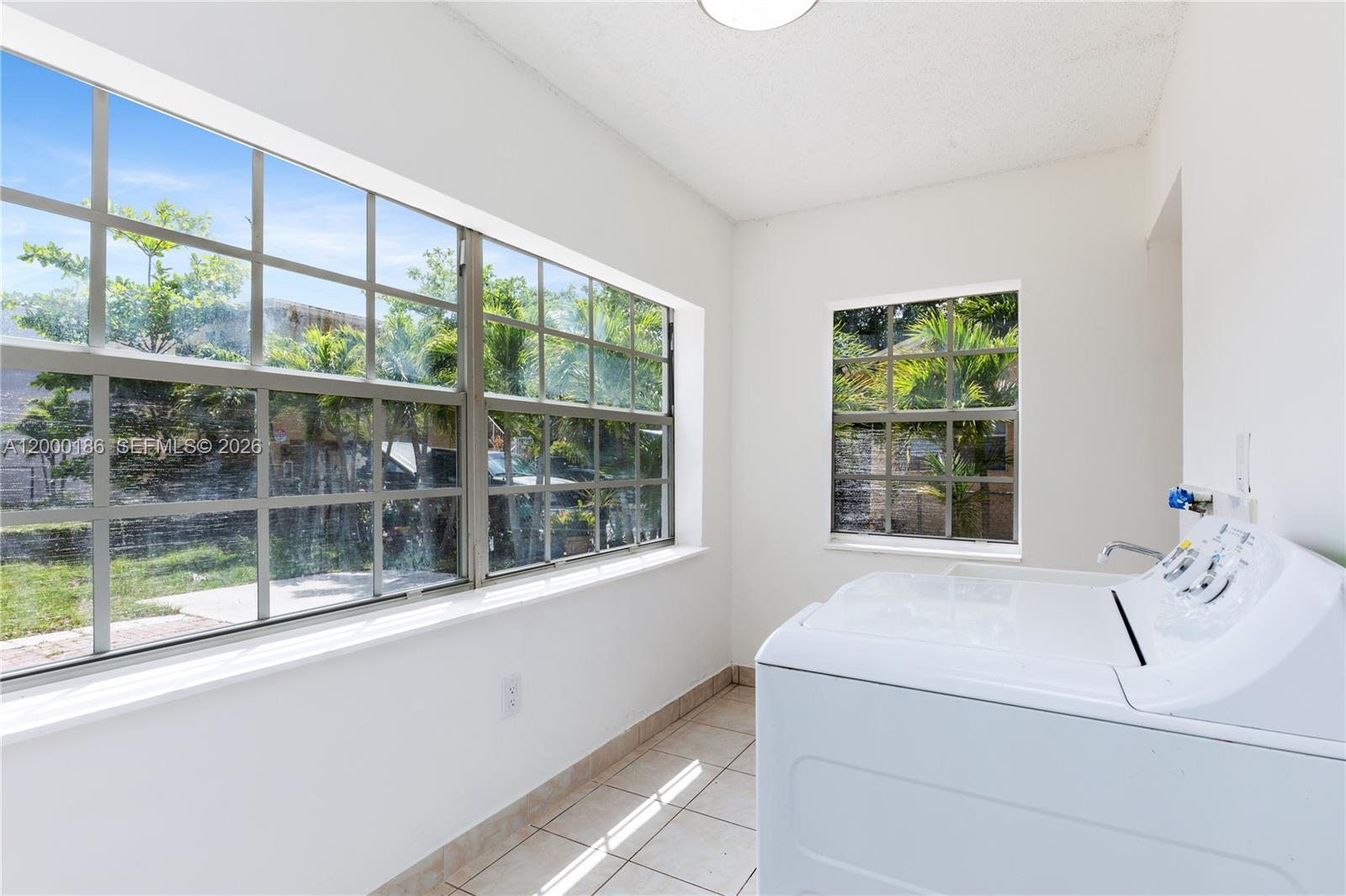 DANIA HEIGHTS EXT - Residential