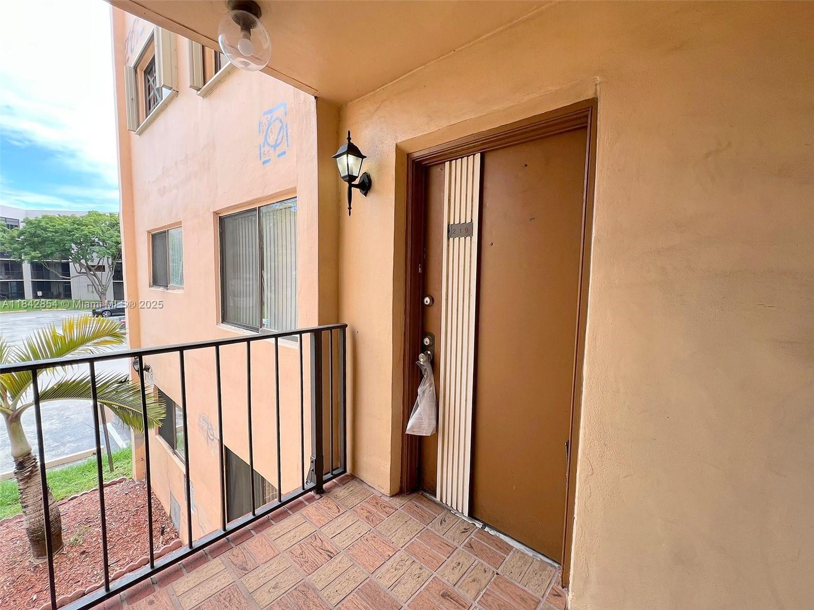 HORIZONS WEST CONDO #2 - Residential