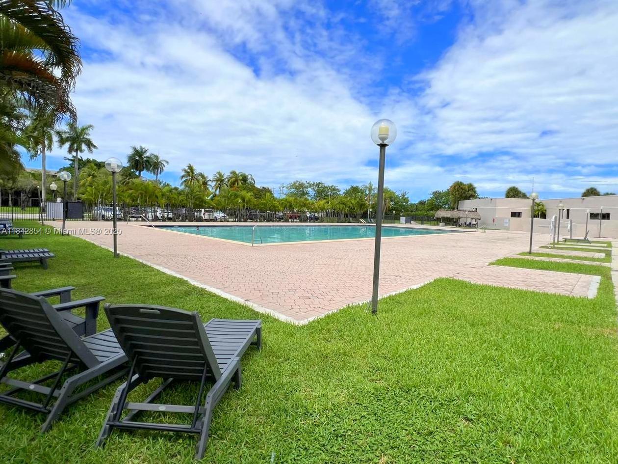 HORIZONS WEST CONDO #2 - Residential