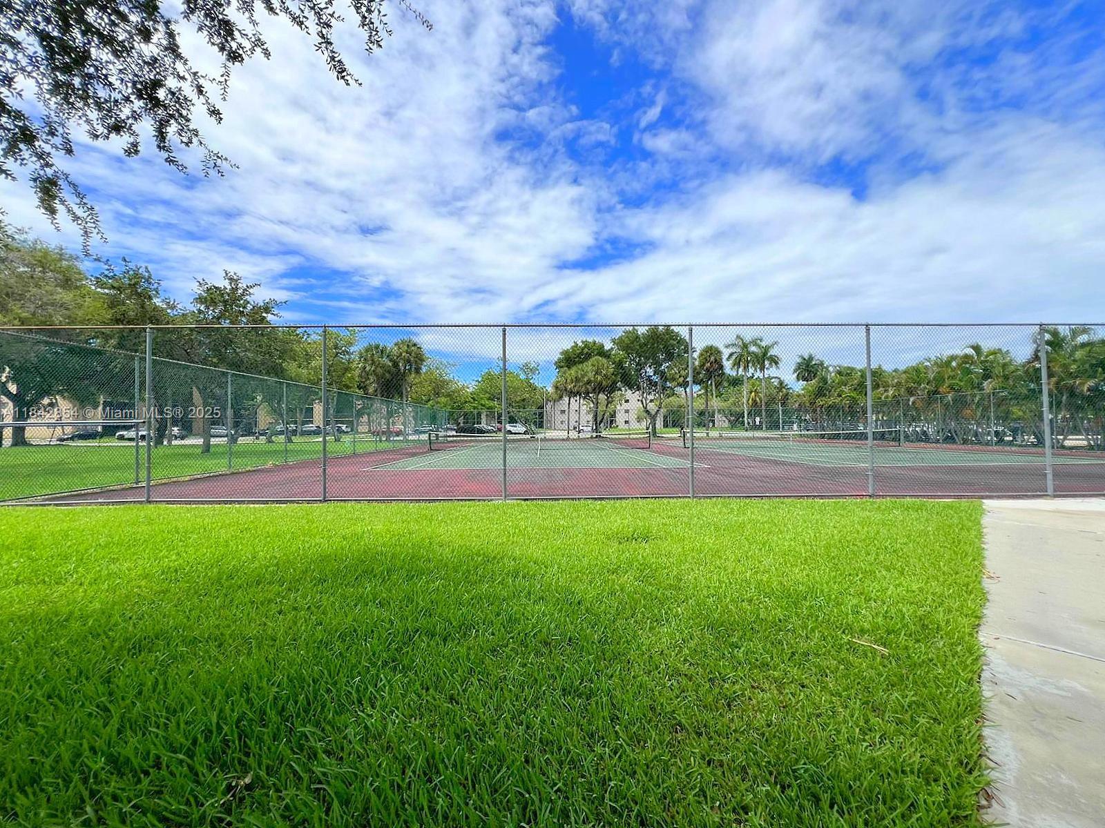 HORIZONS WEST CONDO #2 - Residential