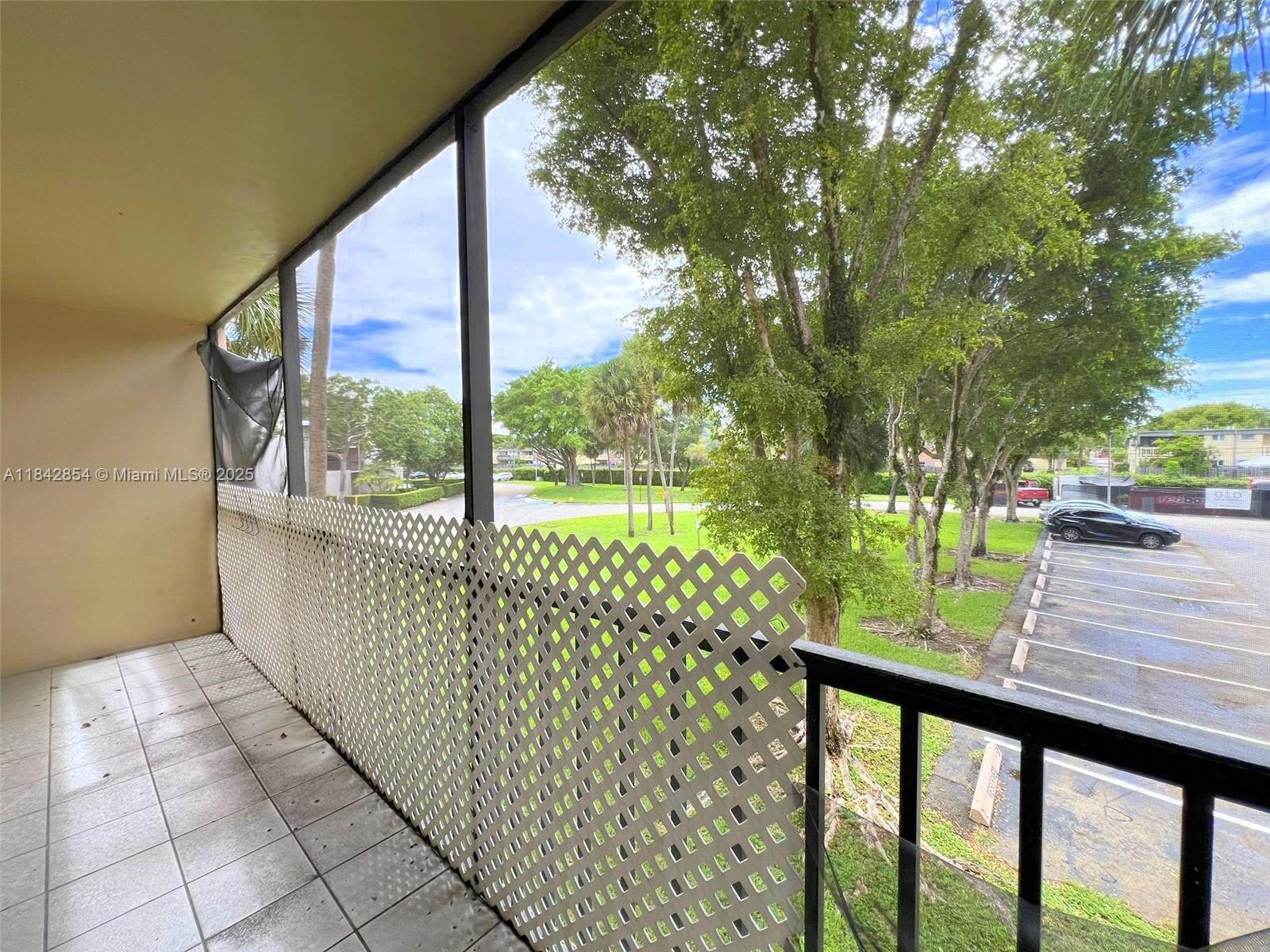 HORIZONS WEST CONDO #2 - Residential