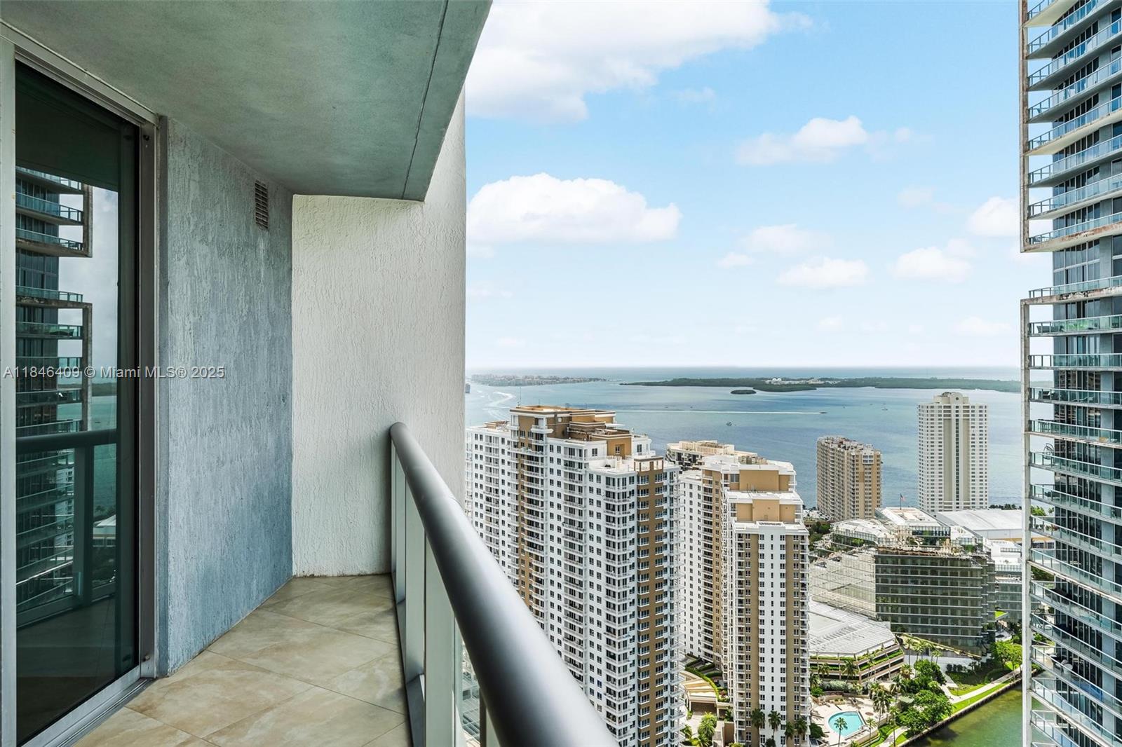 475 Brickell Ave 3811