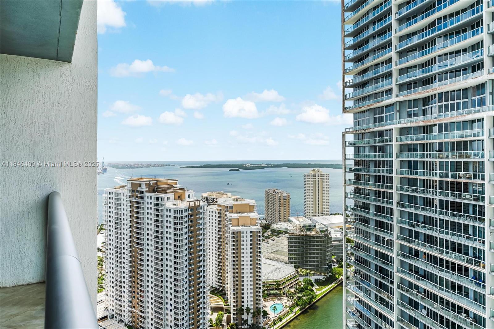 475 Brickell Ave 3811