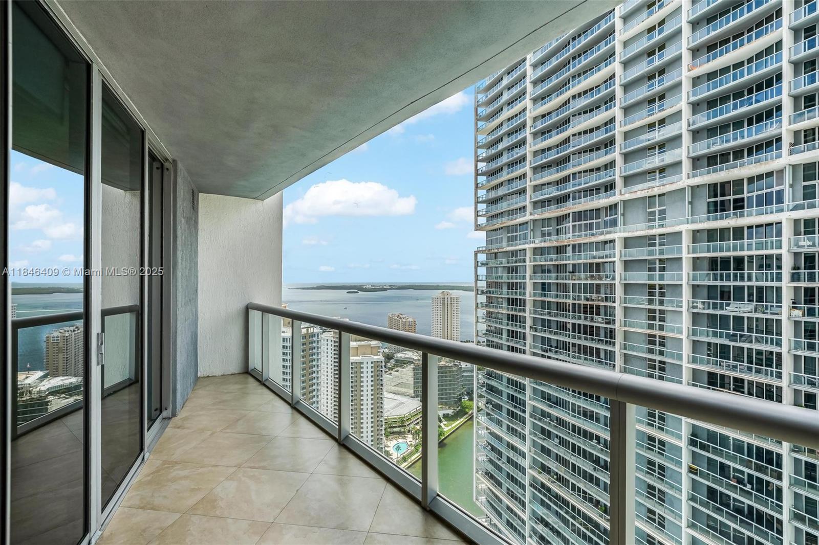 475 Brickell Ave 3811