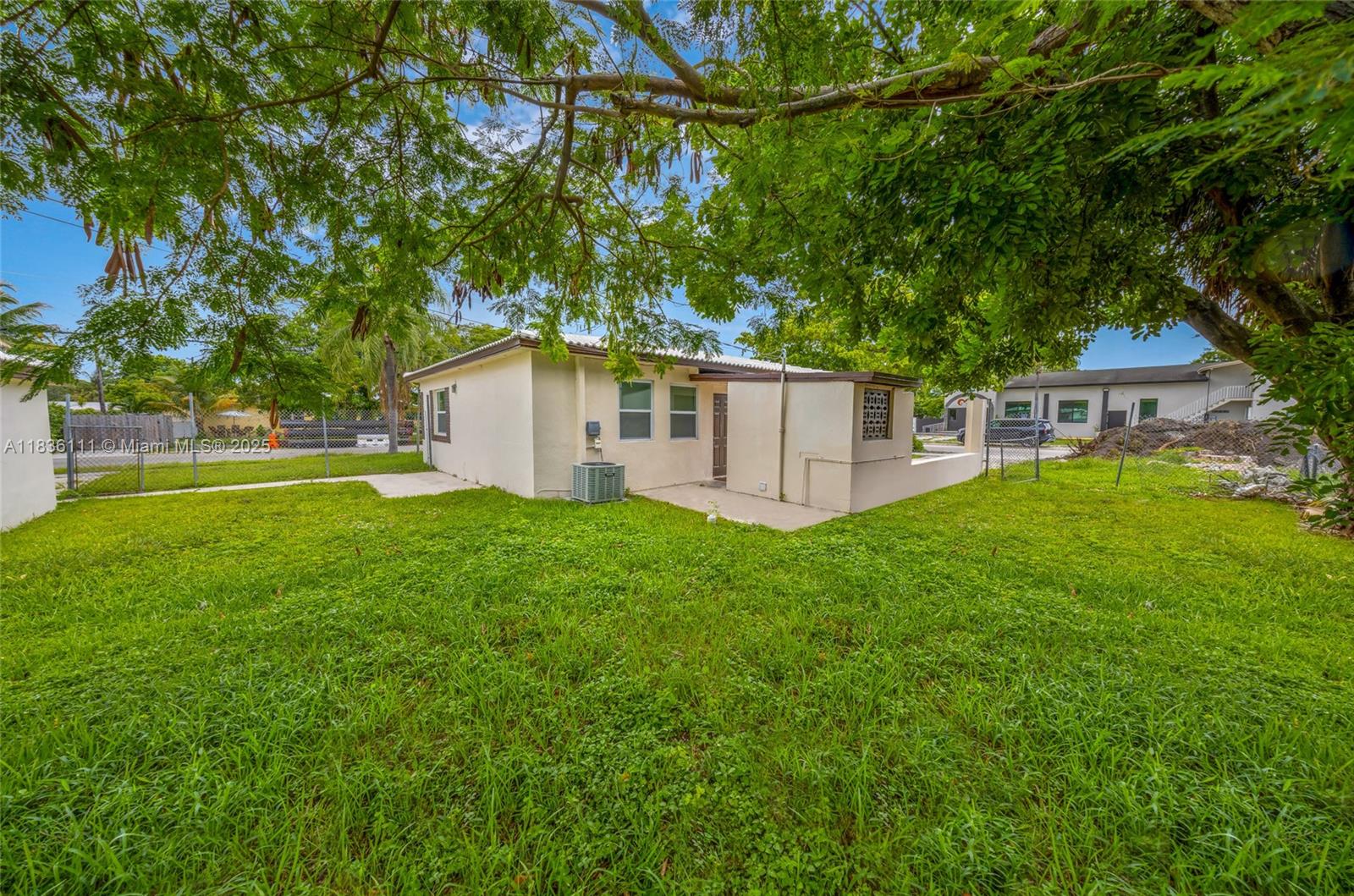 6044 Funston St, Hollywood, FL, 33023/$630,000 4 6044 Funston St
