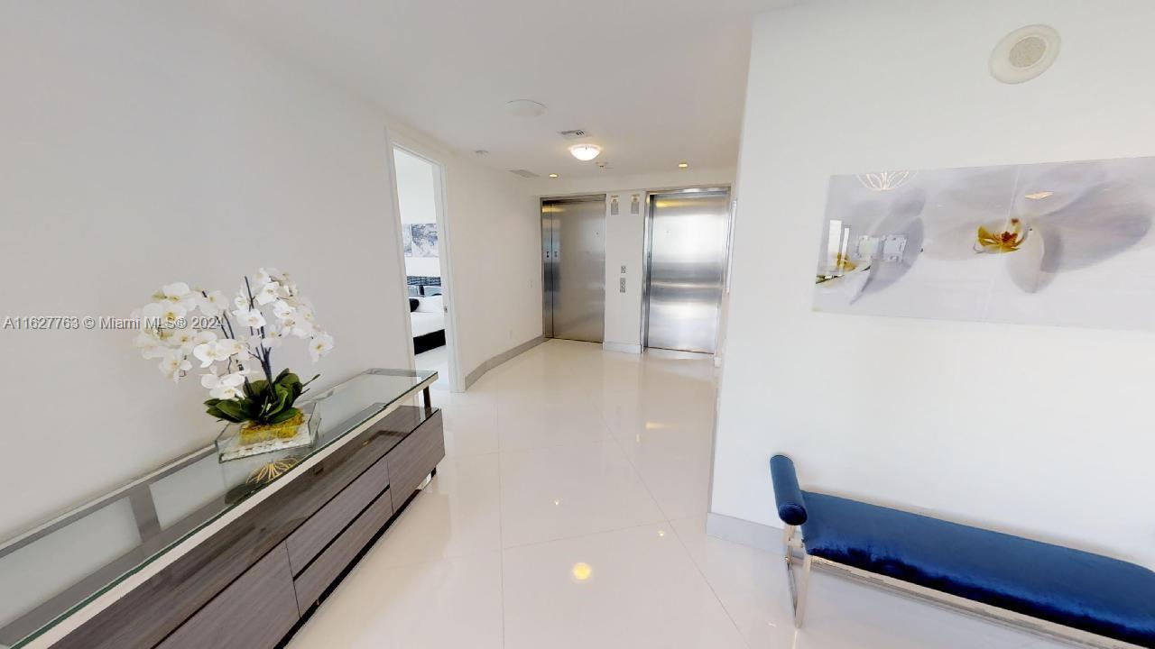 18555 Collins avenue - Residential