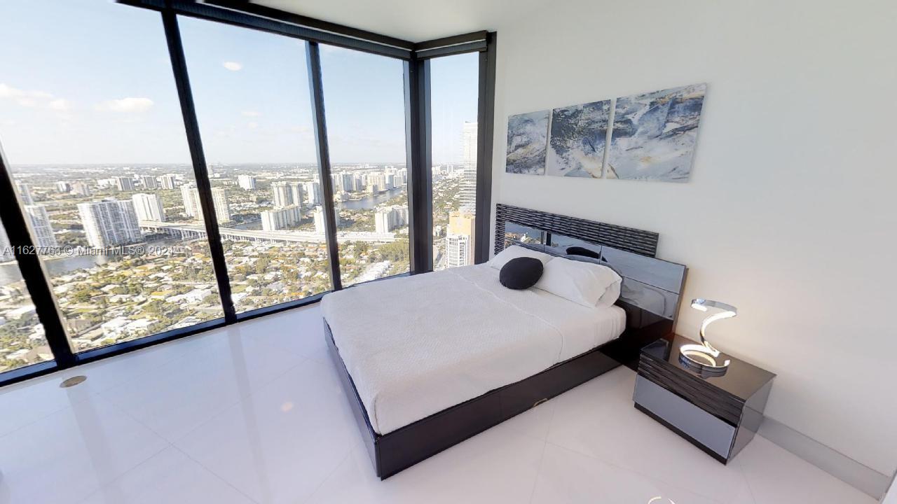 18555 Collins avenue - Residential