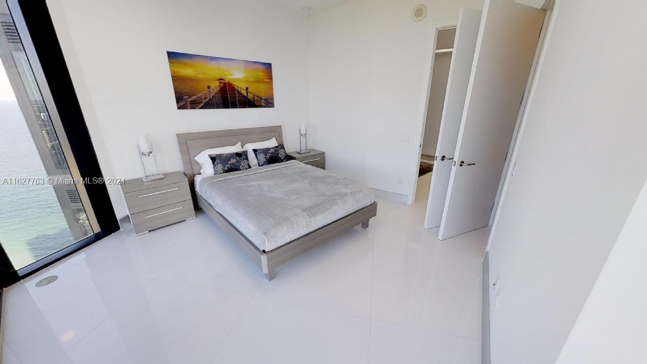 18555 Collins avenue - Residential