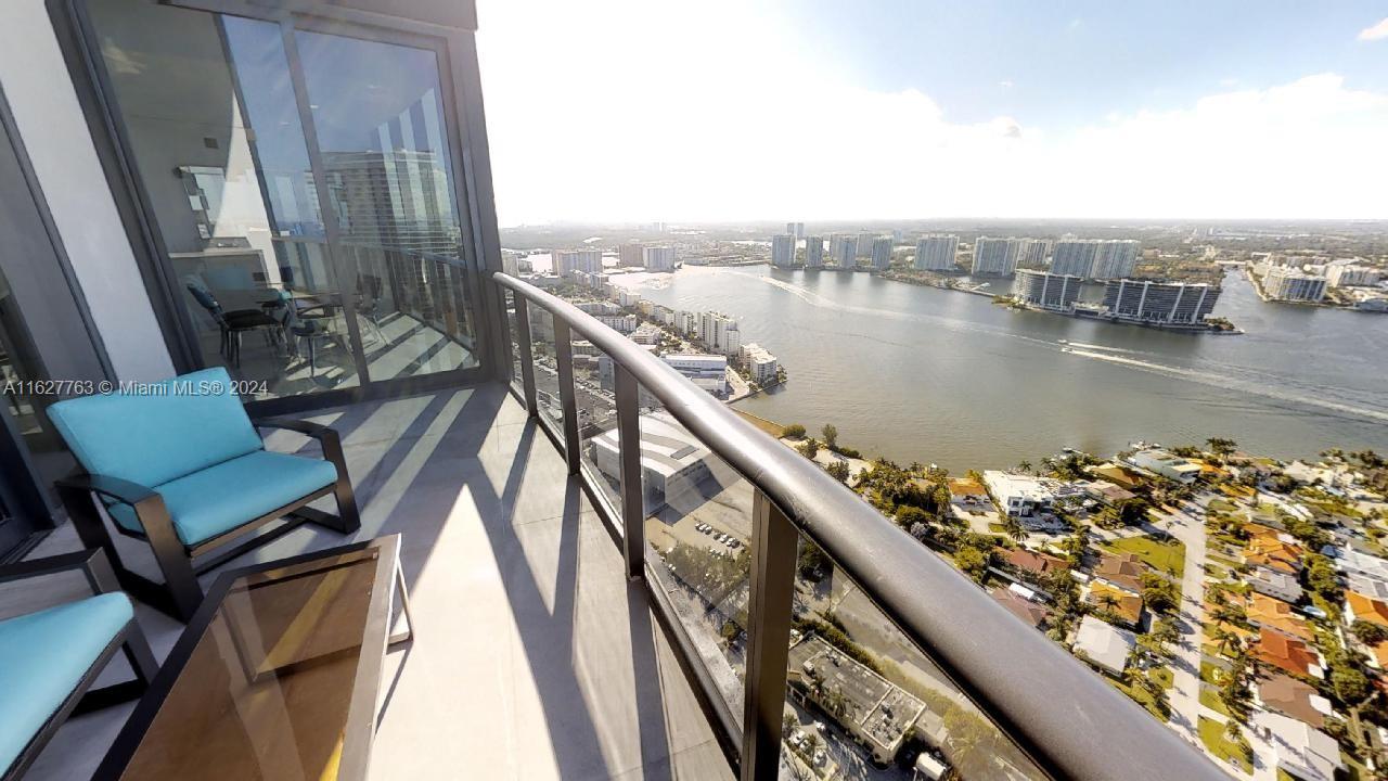 18555 Collins avenue - Residential