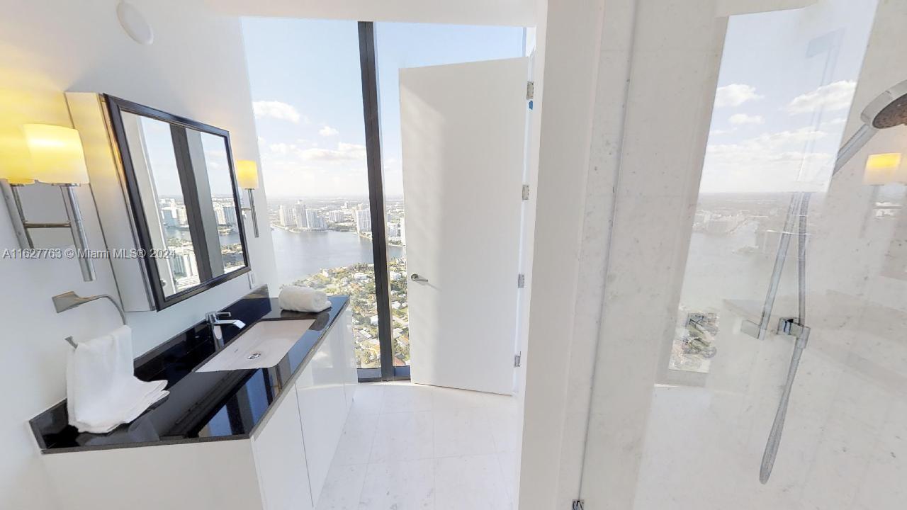 18555 Collins avenue - Residential