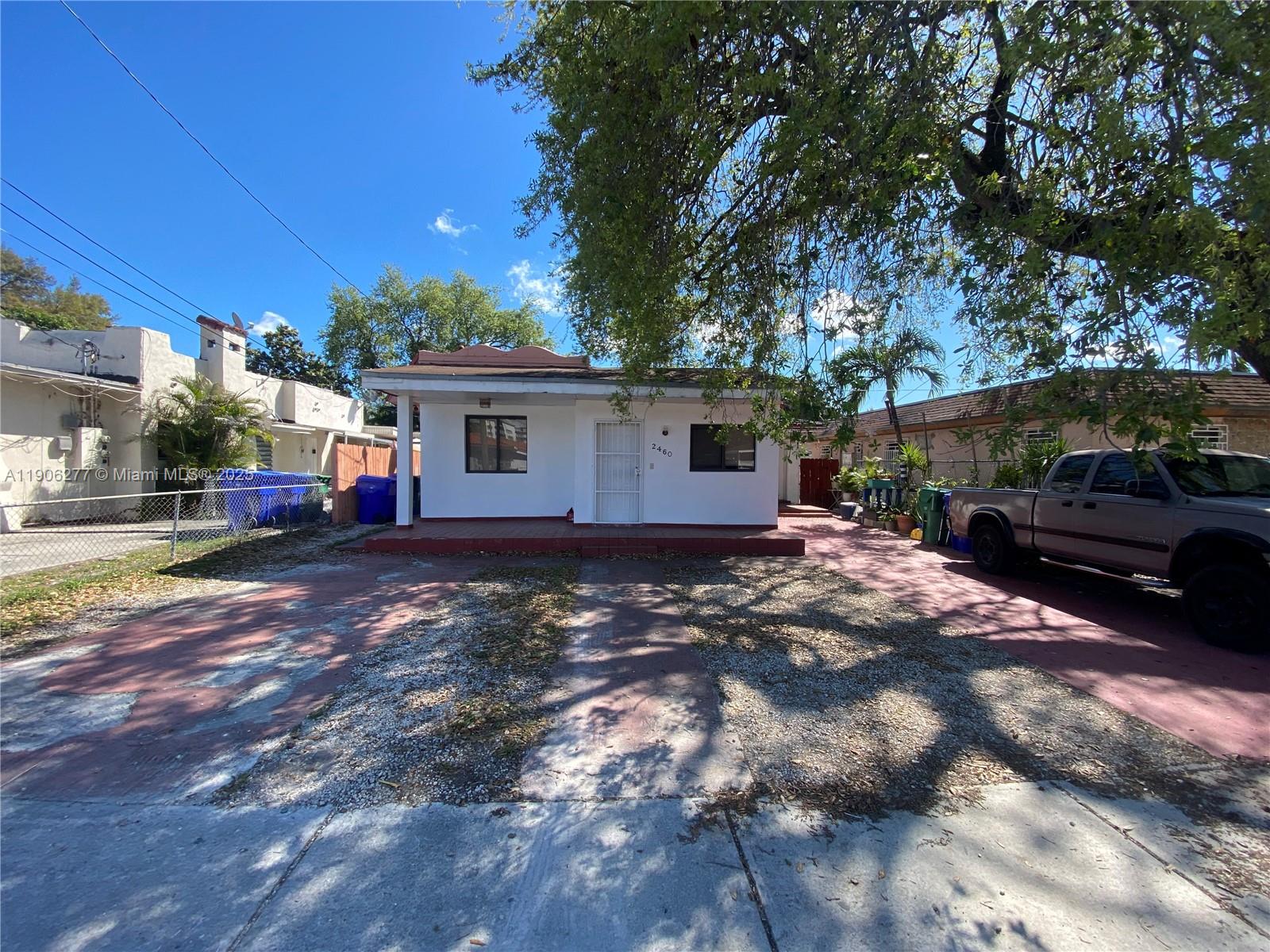 2bed/1bath in Little Havana. Front unit of fourplex. 5 minutes from 836 expressway and from I-95. Close to downtown and hospital area. Available 1/9/2026