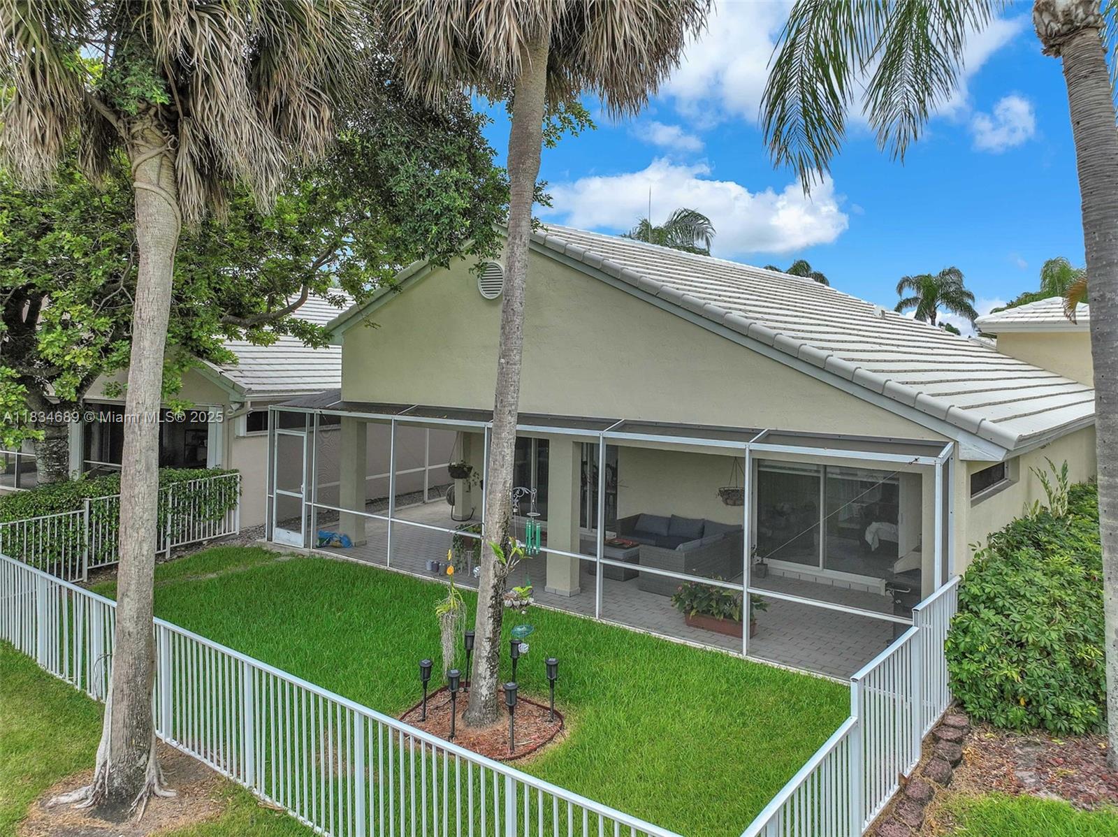 1211 E Wilshire Cir
