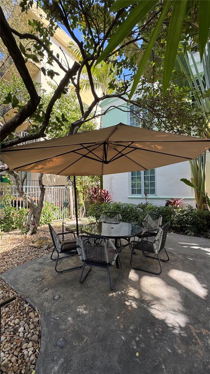 WHISPER CONDO - Residential