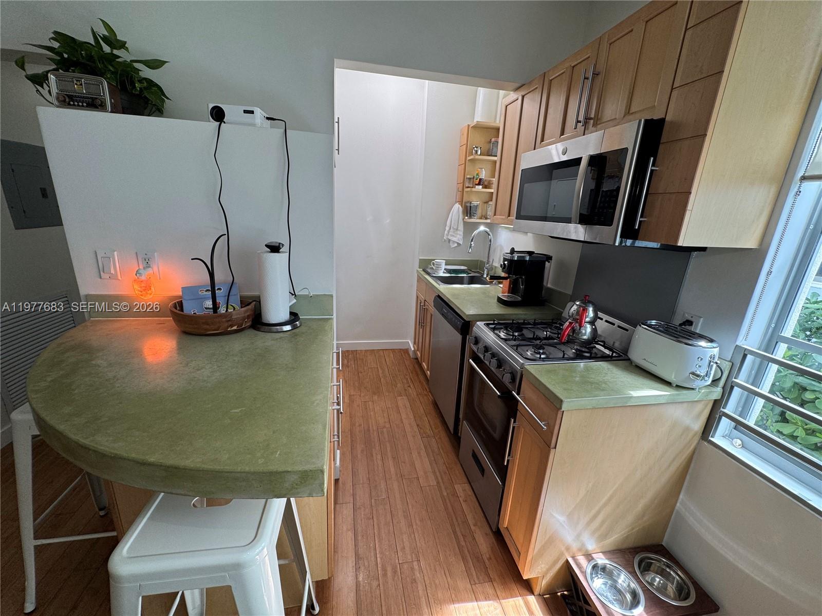 WHISPER CONDO - Residential