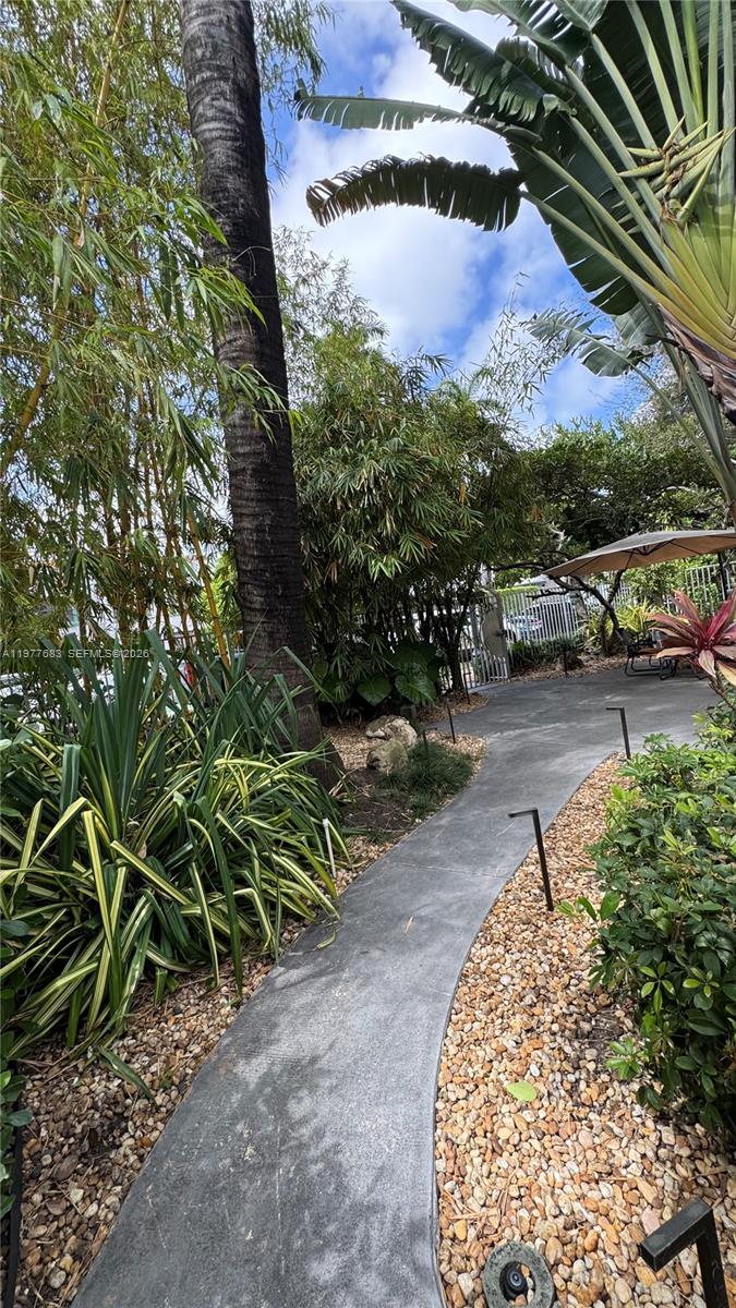 WHISPER CONDO - Residential