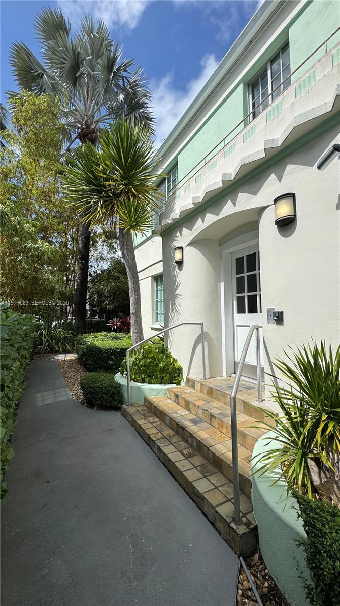 WHISPER CONDO - Residential