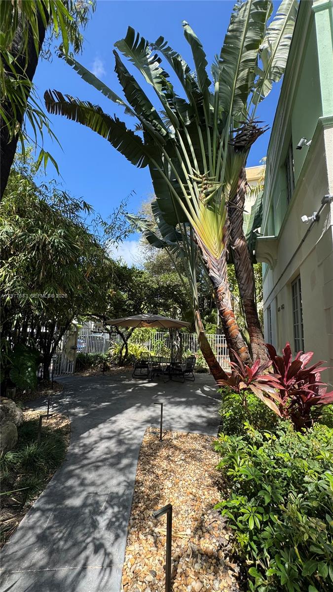 WHISPER CONDO - Residential