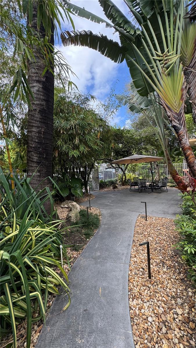 WHISPER CONDO - Residential