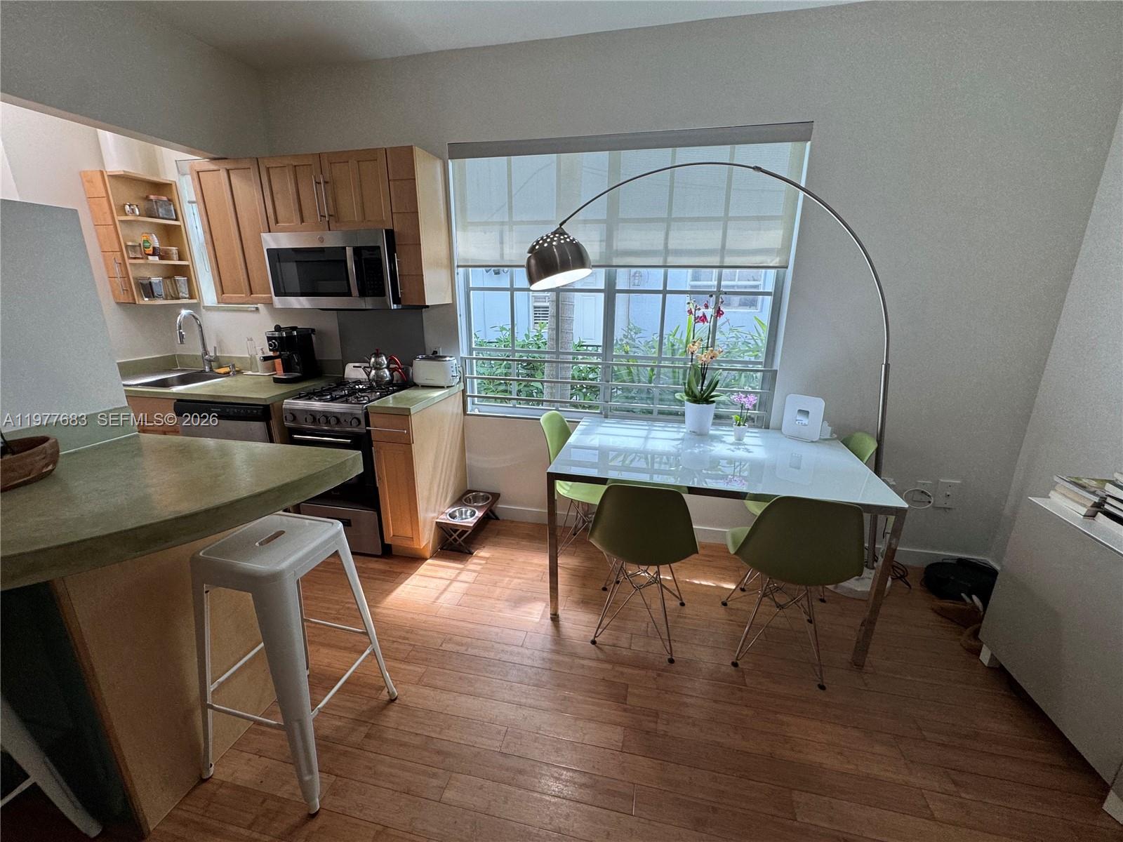 WHISPER CONDO - Residential