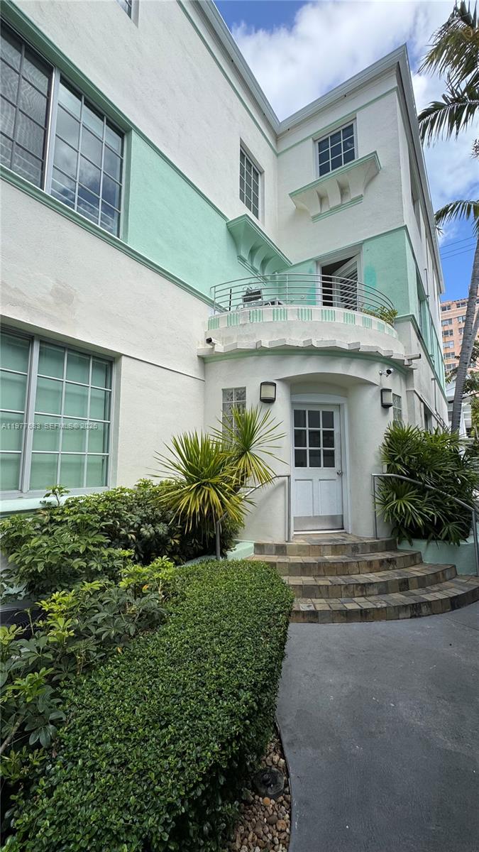 WHISPER CONDO - Residential