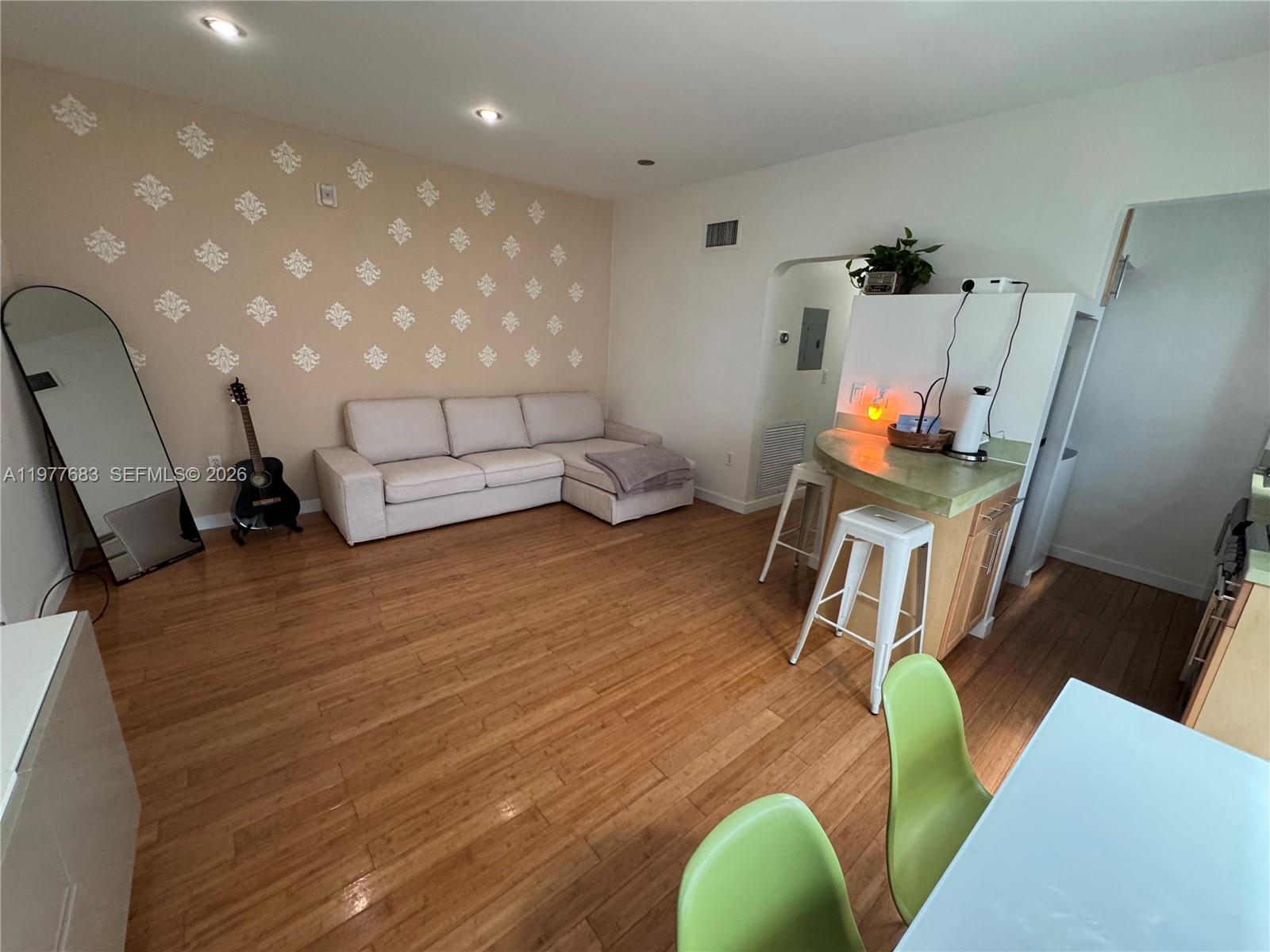 WHISPER CONDO - Residential