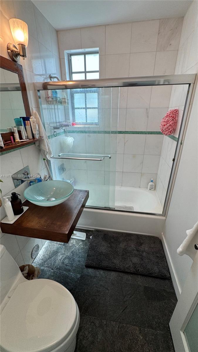 WHISPER CONDO - Residential