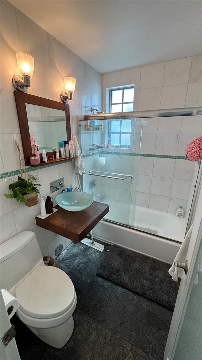 WHISPER CONDO - Residential